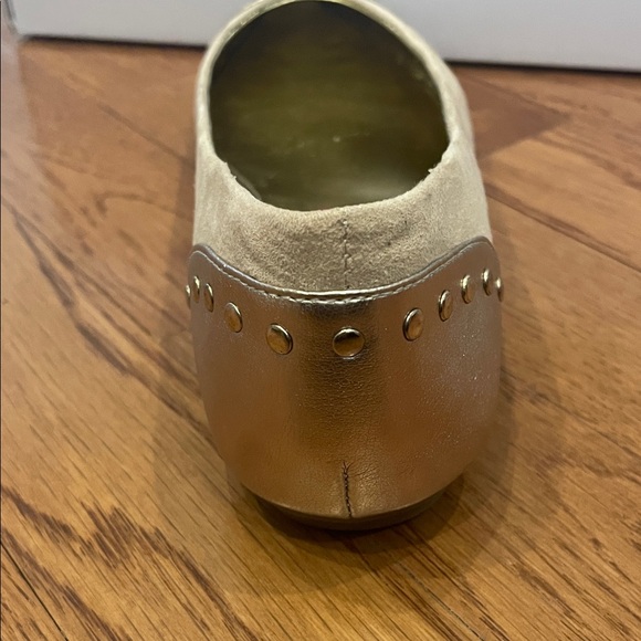 Style & Co Tan and Gold Flats - Picture 6 of 7